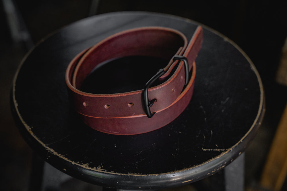 This Trade Belt is hand cut, struck through drum dyed, and is edge burnished to perfection. The solid brass buckle is easily removed and swapped with two solid brass screw posts using a standard screw driver.