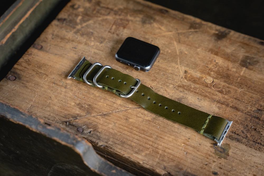 
            
                Load image into Gallery viewer, Apple Watch Leather Strap Olive Green
            
        