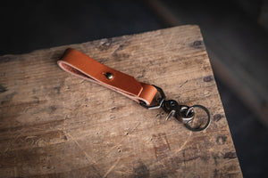 
            
                Load image into Gallery viewer, Thick leather key chain brass trigger snap keys keychain kedge durable thick rugged rustic patina handmade usa quality
            
        